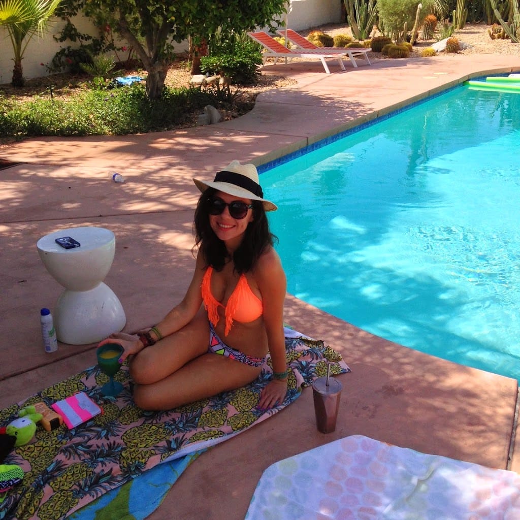 Bikini top, hat & towel: H&M (old), Bikini bottoms & purse: Victoria's Secret (old), Rose gold Tumbler: Starbucks (old)