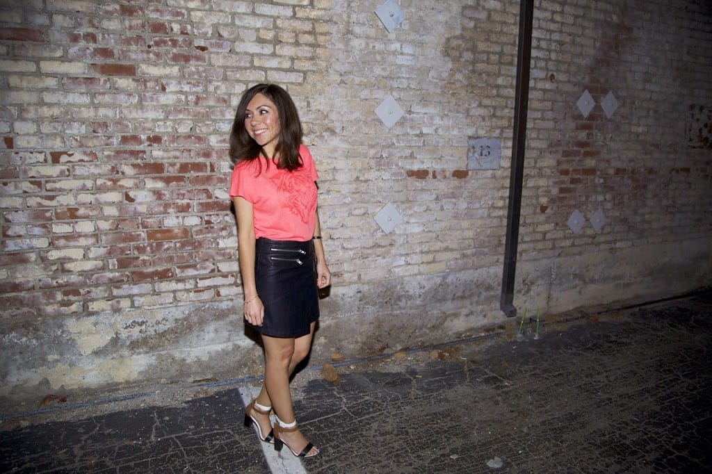 Blogger Nihan showing her trendy outfit - orange t-shirt, leather skirt and high-heels