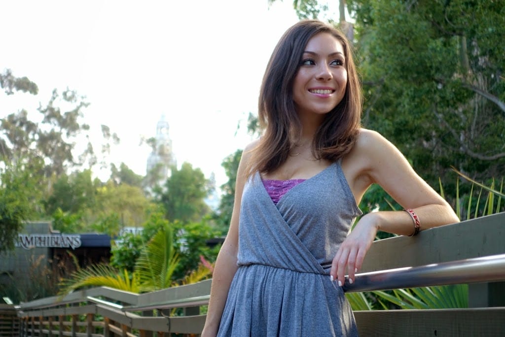 Blogger Nihan showing her outfit, a casual grey romper and a pineapple backpack at the San Diego Zoo