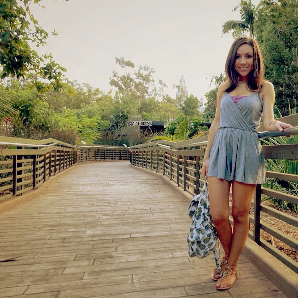 Blogger Nihan showing her outfit, a casual grey romper and a pineapple backpack at the San Diego Zoo