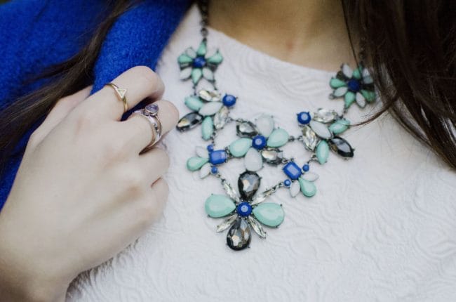 Statement necklace and three shaped rings