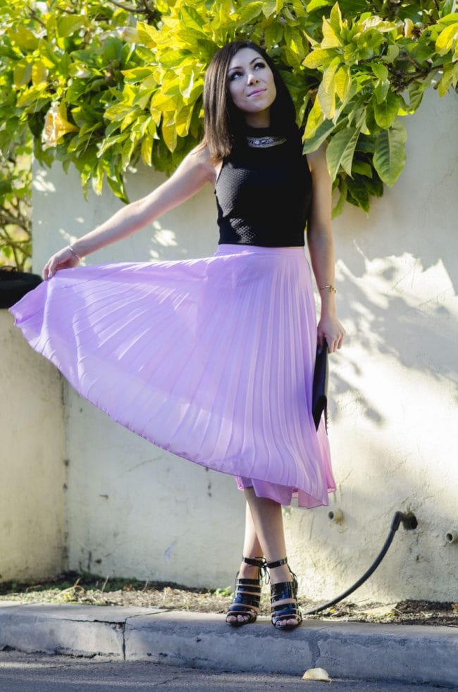Style with Nihan wearing romantic pink maxi skirt black top and black Topshop high heels | Pink Valentine