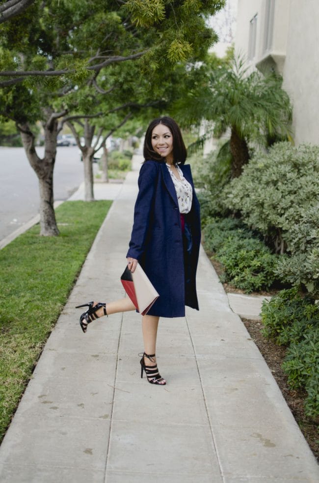 Blogger Nihan Gorkem standing on a cute street, wearing a Zara owly shirt, Asos leather skirt, black strappy Topshop high-heels  and Lulu's oversized navy coat and Asos color block clutch