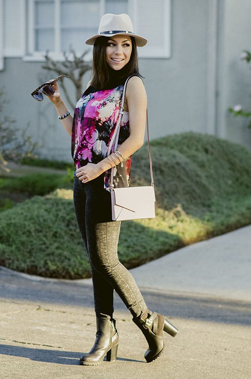Blogger Nihan wearing Asos pink floral top, H&M black skinny jeans and pink Kate Spade bag