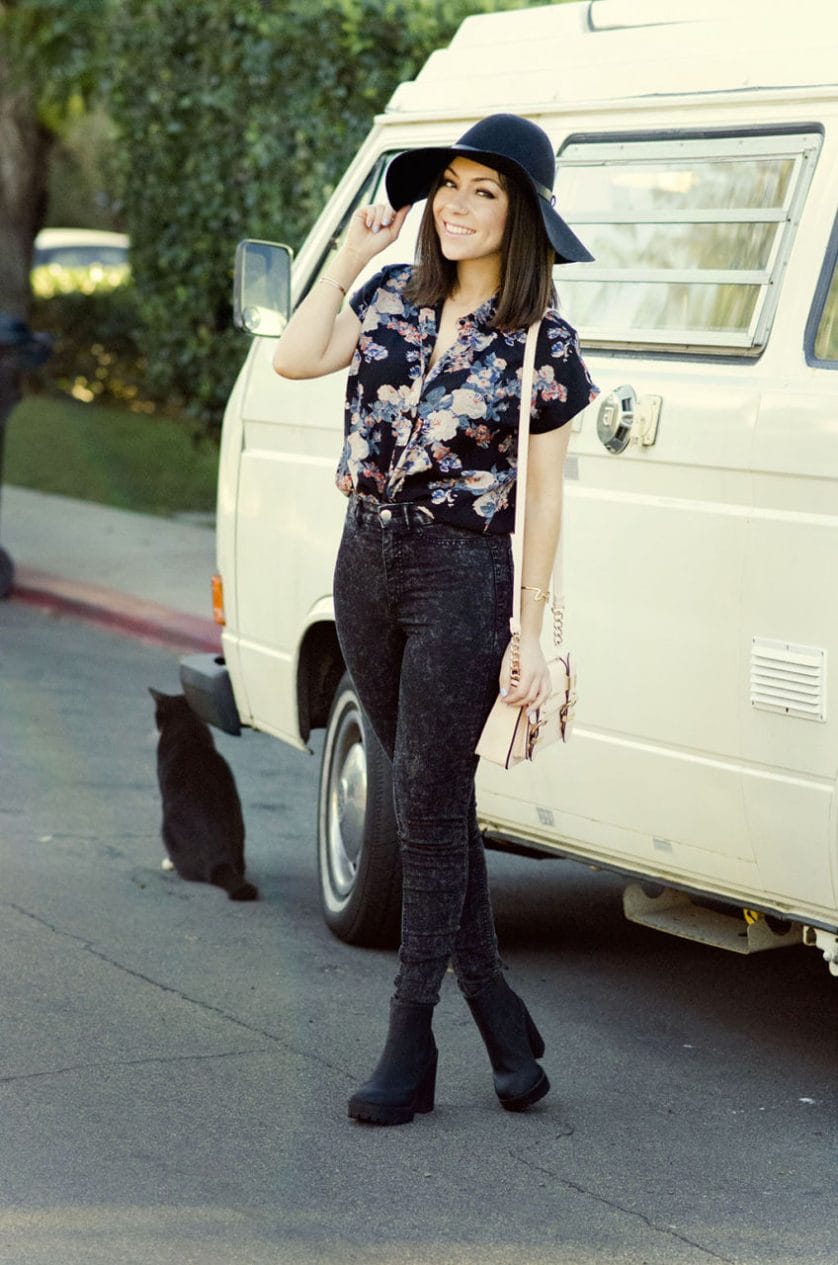 Blogger Nihan wearing ASOS floral shirt, a floppy hat, jeans, boots and River Island 