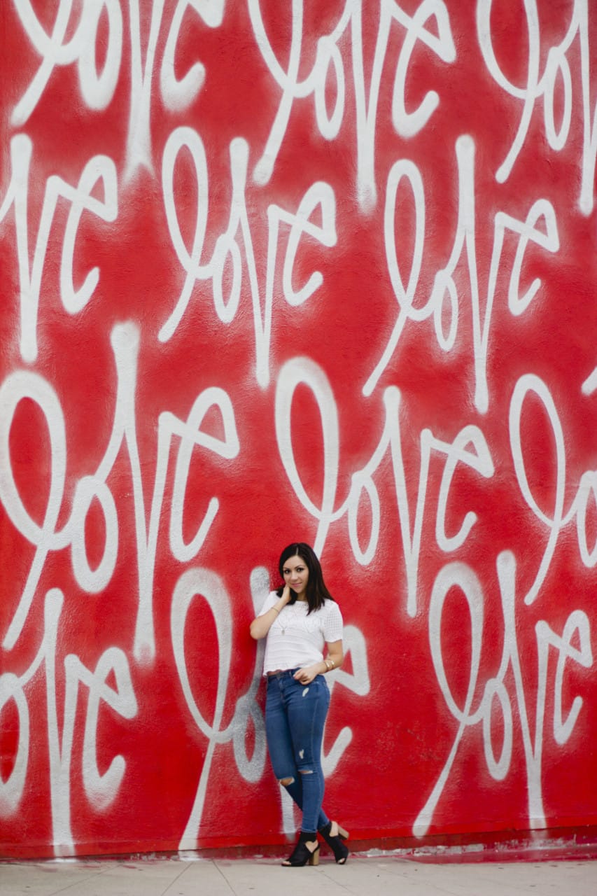 Love wall in Los Angeles, Blogger Nihan wearing Topshop ripped jeans, white crochet top and Vera Wang shoes
