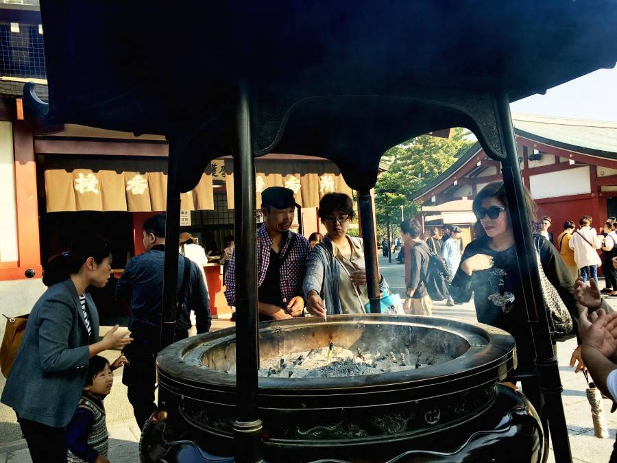 people praying in SensoJi Temple Asakusa