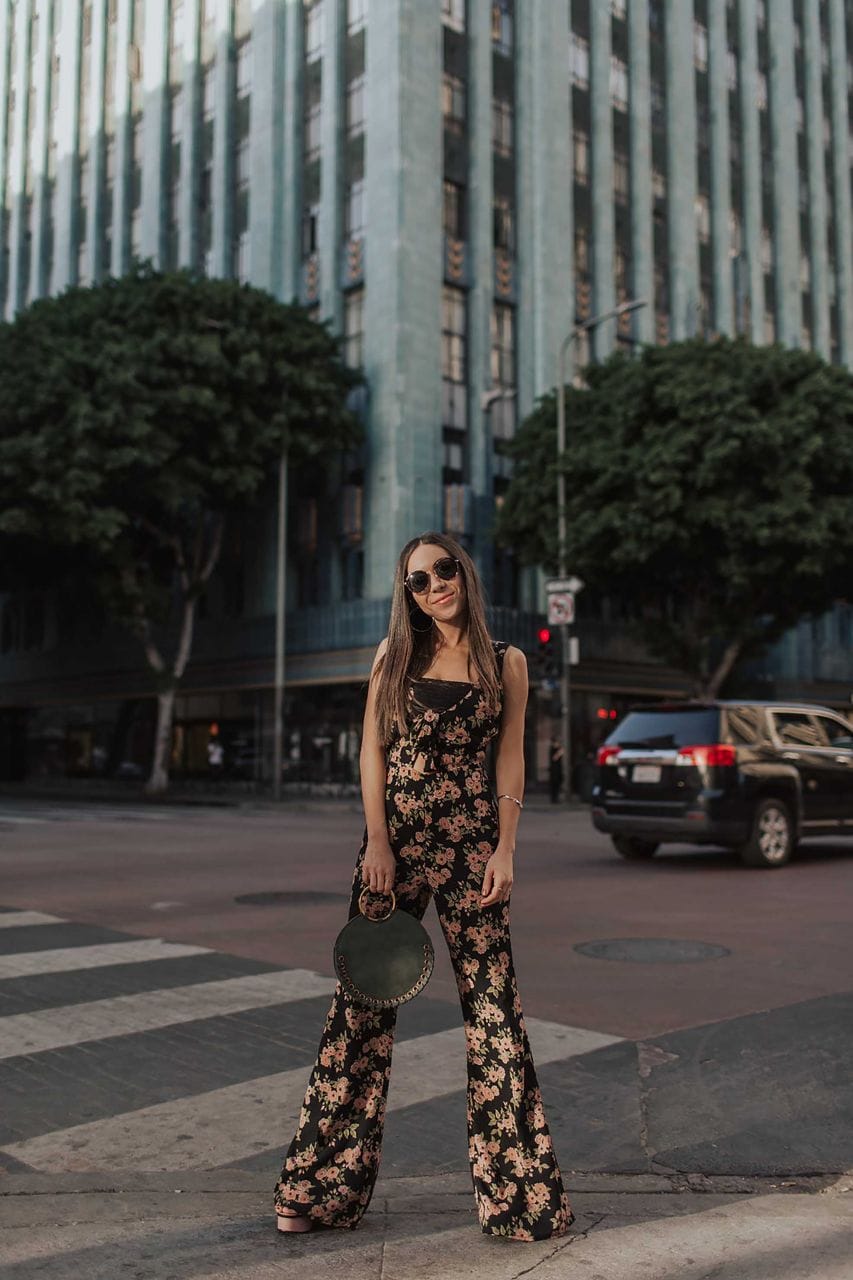 style blogger posing street style look in dtla