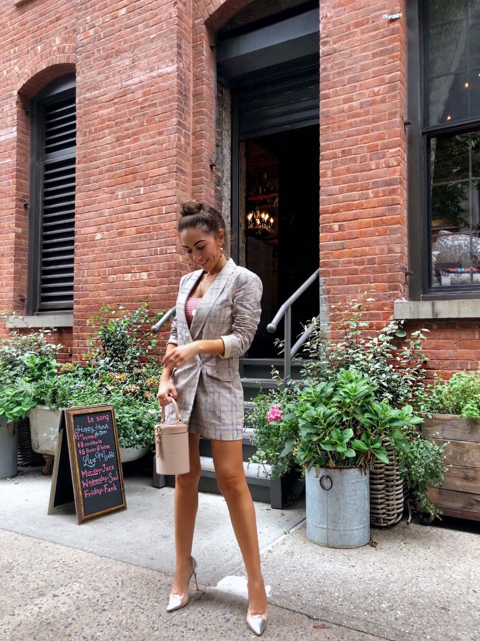How I styled a blazer dress and top bun in New York - Style with Nihan