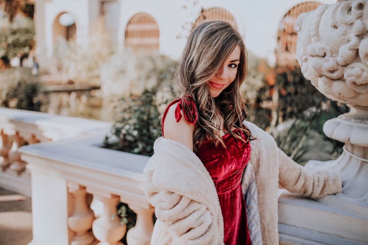 How I styled a Reformation mini velvet dress for NYE - Style with Nihan