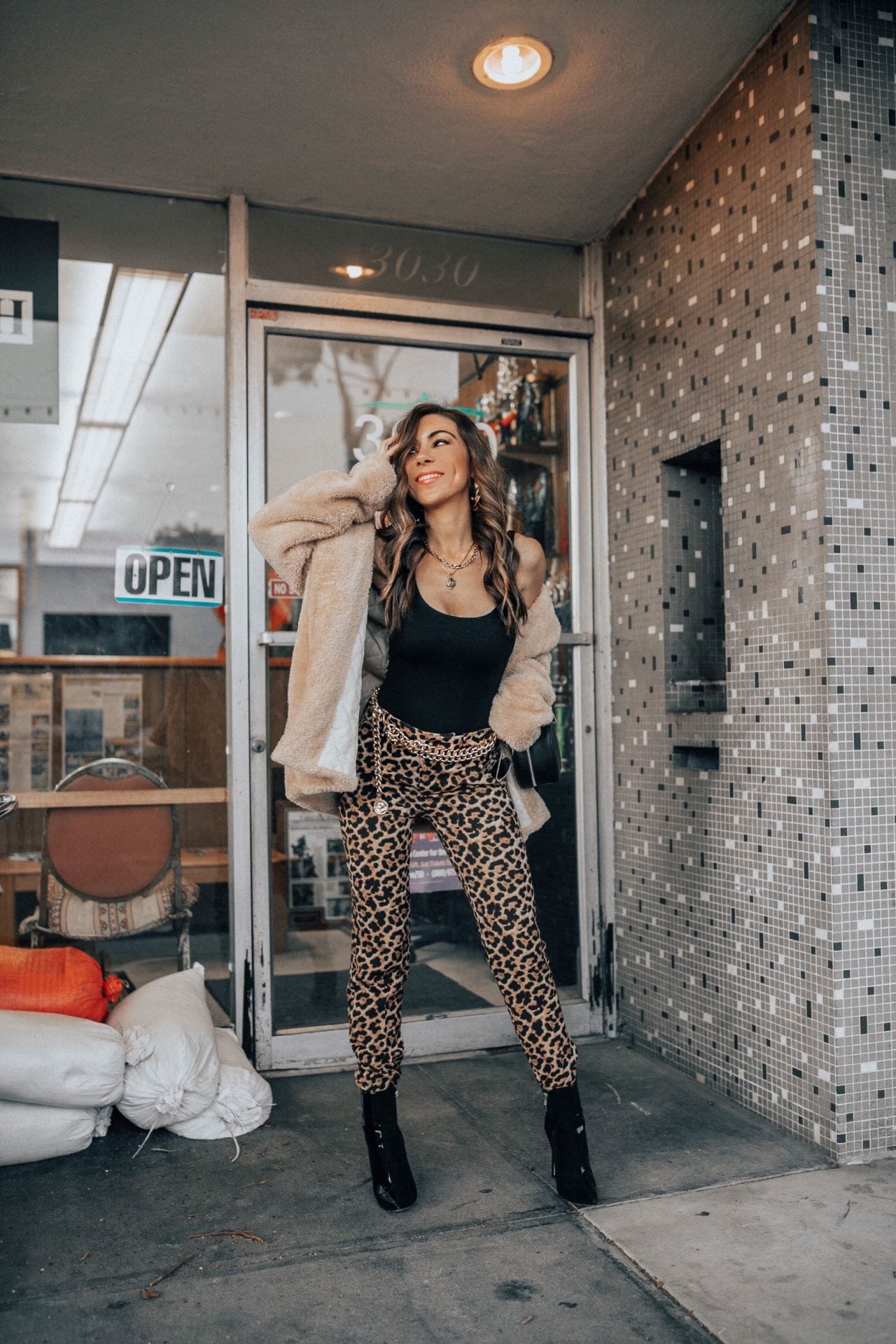 HOW TO STYLE LEOPARD PRINT TROUSERS FROM WINTER TO SPRING - Style