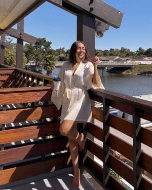 Style blogger Nihan wearing chic robe Lakehouse Hotel patio San Diego